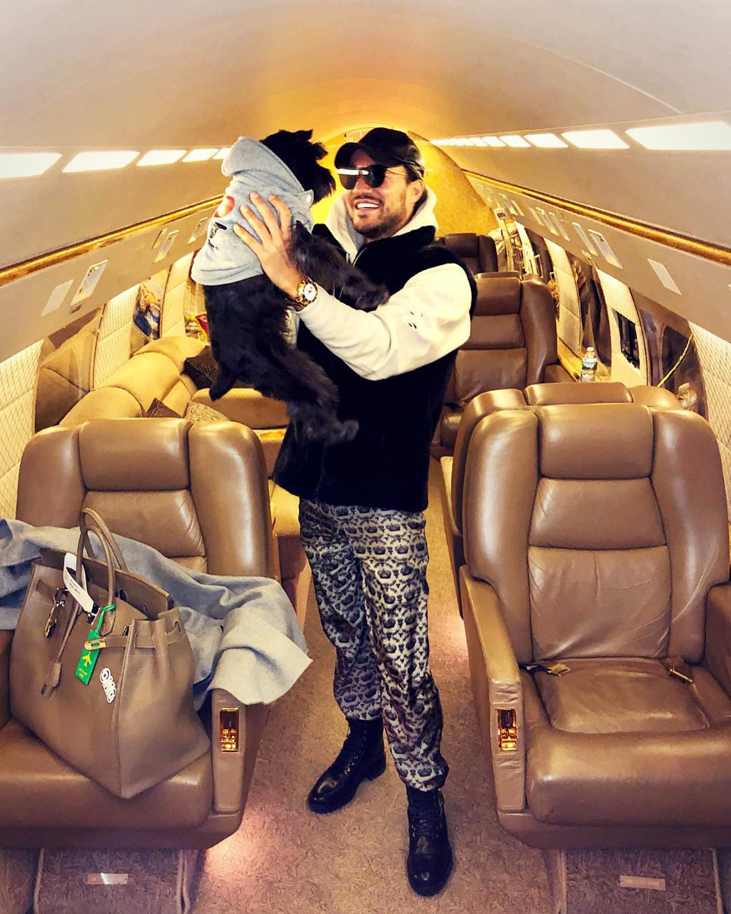 Thiếu gia 9X: Con nhà giàu không phải chỉ biết phô trương tiền của